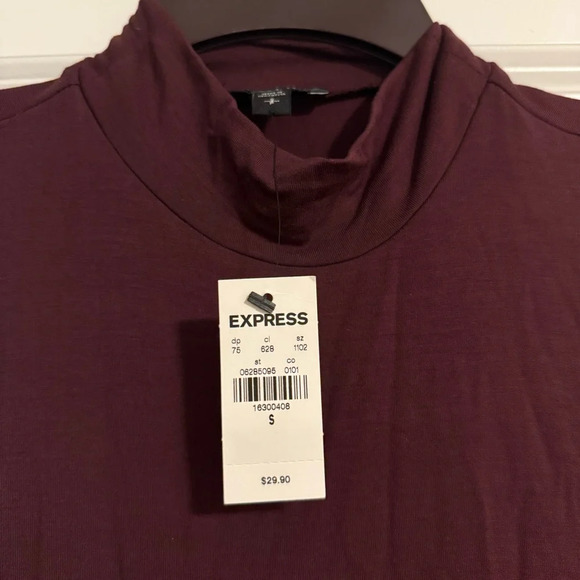 NWT EXPRESS SLEEVELESS TURTLENECK SIZE SMALL - Picture 2 of 3